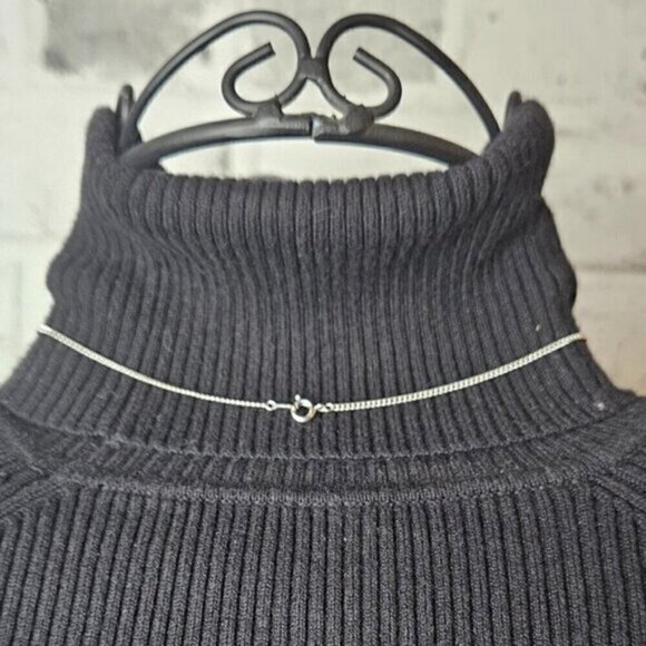 Green Polished Stone Pendant Necklace on Silvertone Chain – Vintage Style - Picture 5 of 6